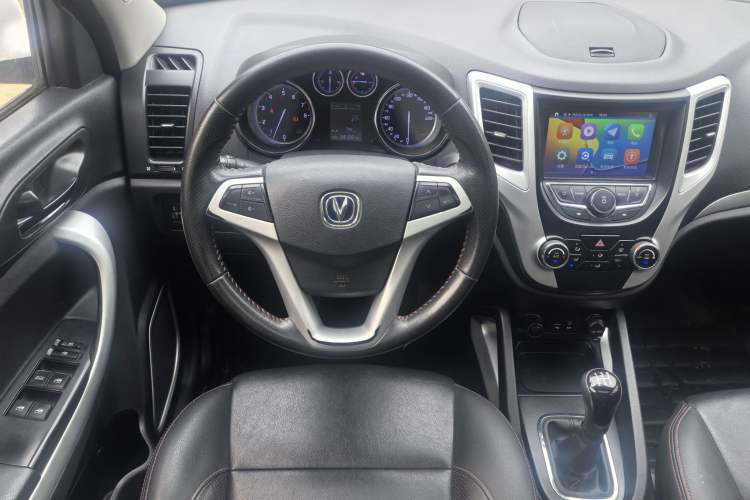 Used CHANGAN CS35 2016 1.6L Manual Luxury Model China V Standard Interior 5