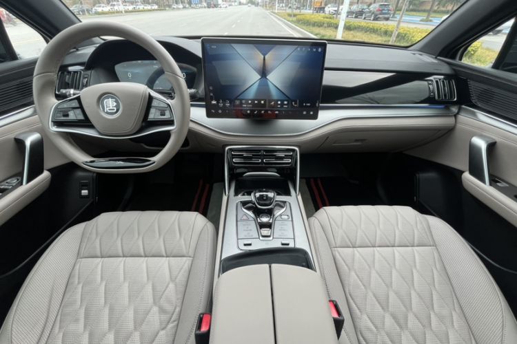 Used BYD Tang New Energy 2024 DM-i Glory Edition 112KM Prestige Model