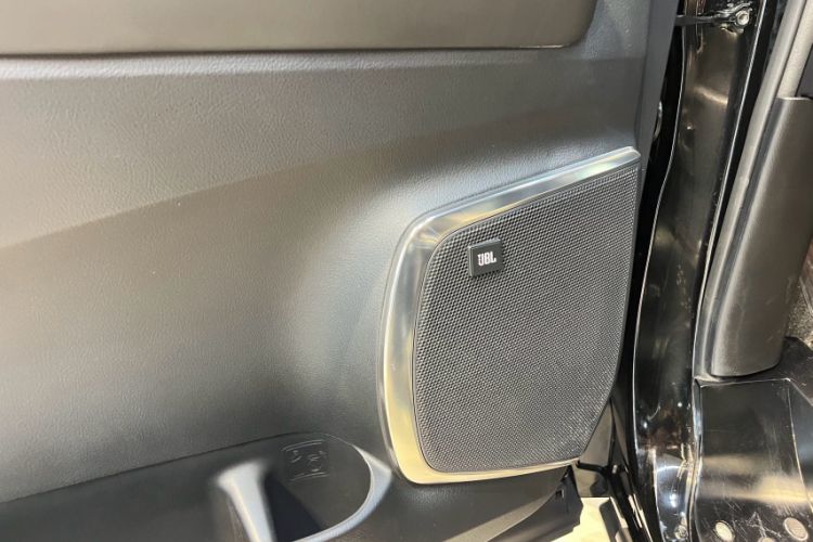 Used Toyota Vellfire 2020 Dual-Engine 2.5L HV Luxury Edition Interior 7