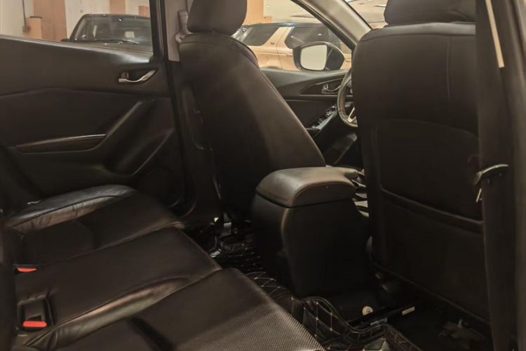 Used Mazda 3 Axela 2014 Hatchback 2.0L Automatic Flagship Model Interior 2