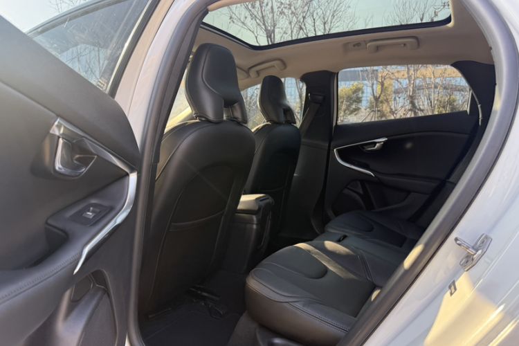 Used Volvo V40 2016 T3 Zhiyi Edition