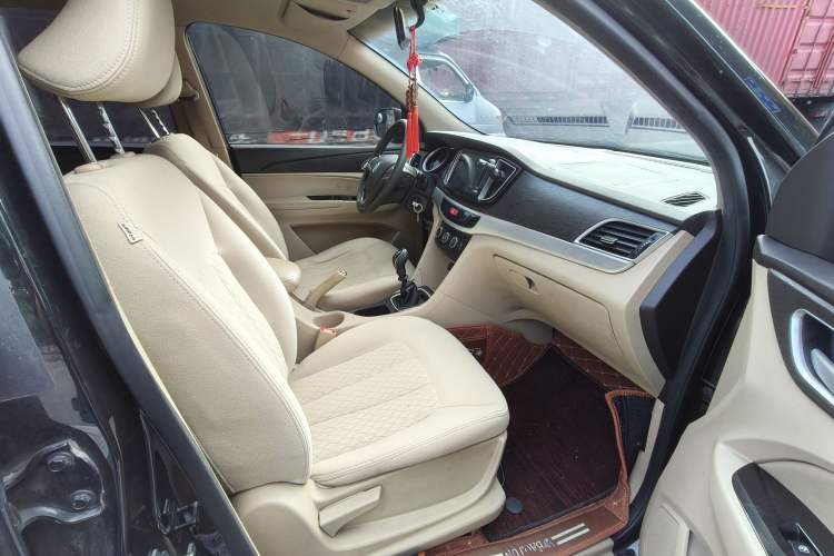 Used Baojun 730 2016 1.5T Manual Standard Version 7 Seats
