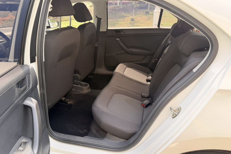 Used Volkswagen Santana 2019 1.5L Manual Fashion Edition China VI Standard Interior 2