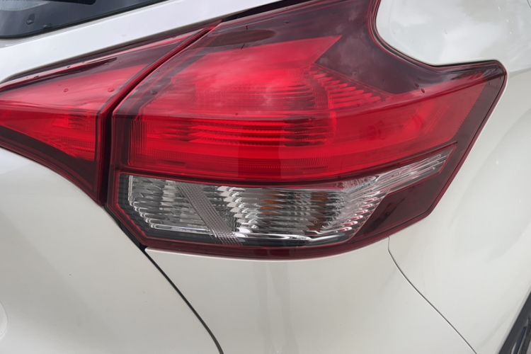 Used Nissan Kicks 2018 1.5L CVT Smart Connect Luxury Edition
