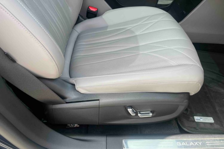 Used Geely Galaxy 8 2025 130km EM-P Starship Edition
