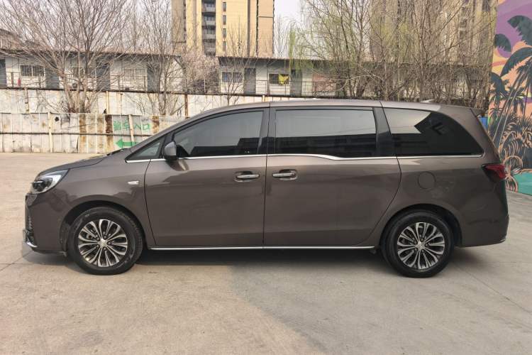 Used Buick GL8 2023 Land Executive Class Deluxe Model