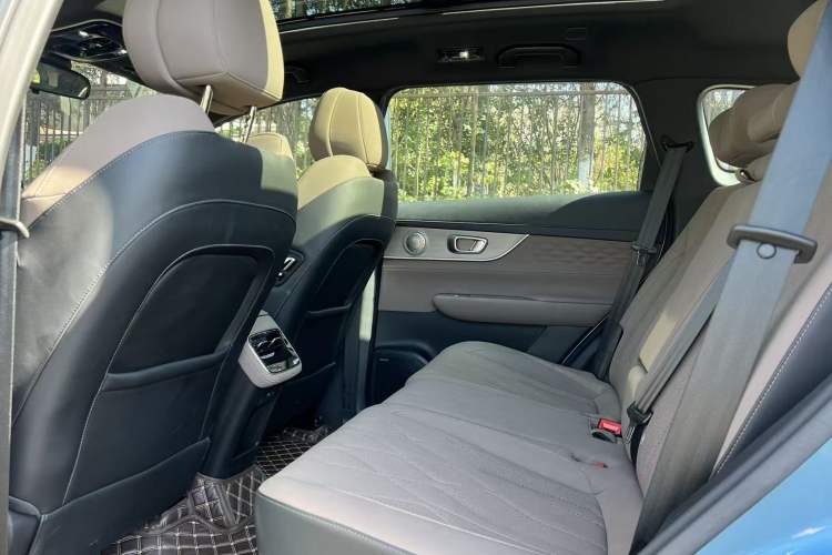 Used Chery Tiggo 8 PLUS C-DM 2025 1.5T 116 km Prestige Version 5 Seats
