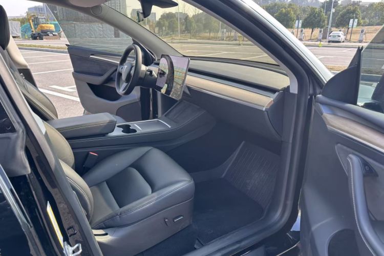 Used Tesla Model Y 2021 Standard Range Rear-Wheel Drive Version Interior 5