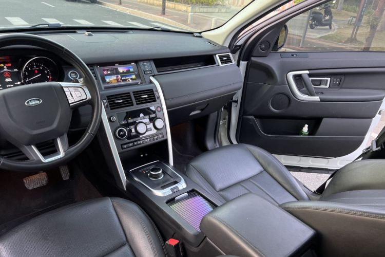 Used Land Rover Discovery Sport 2018 240 PS HSE Version Interior 1