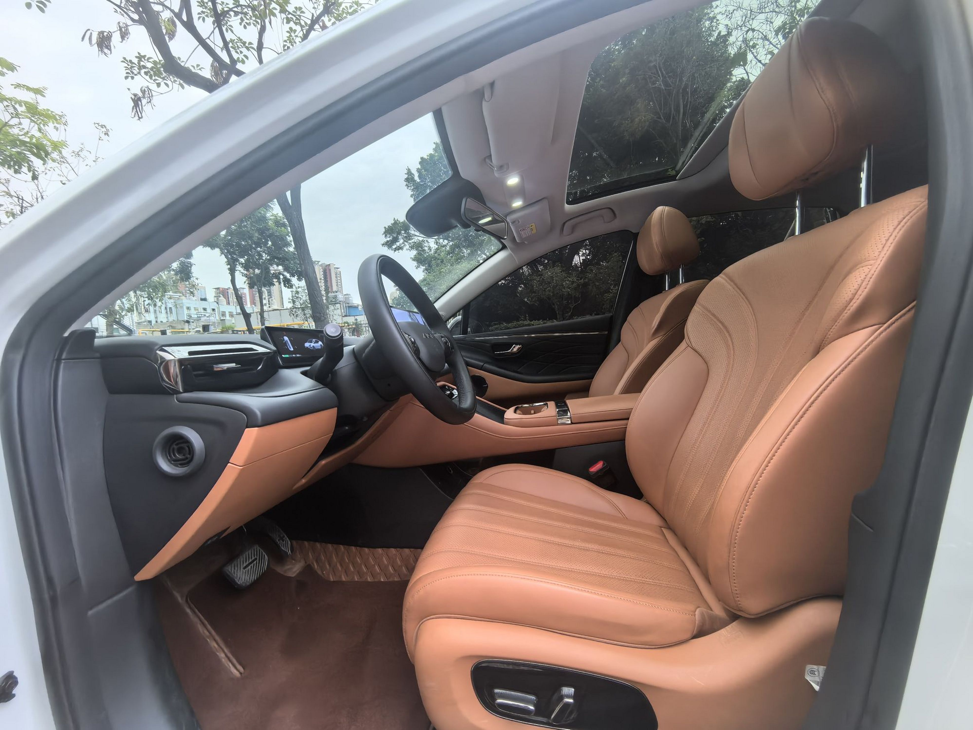 Переднее сиденье в автомобиле