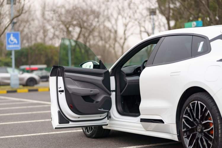 Used Zeekr 001 2025 YOU Edition 100 kWh All-Wheel Drive