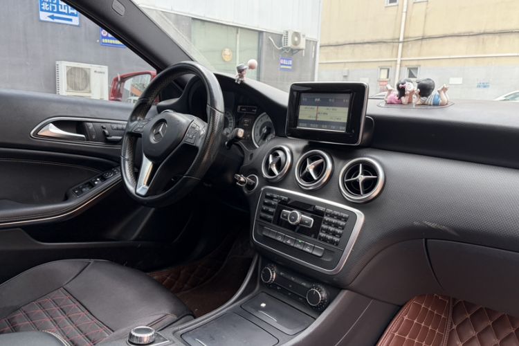 Used Mercedes-Benz A-Class 2013 A 200 Urban Edition Interior 1