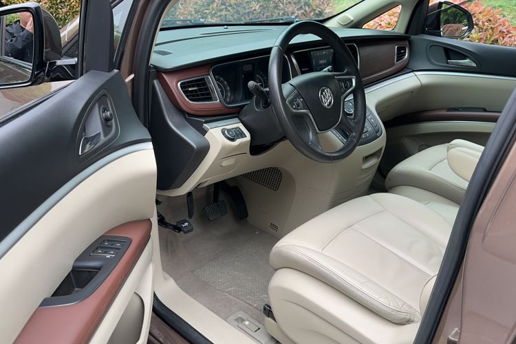 Used Buick GL8 2018 28T Luxury Model China VI Standard Driver Seat