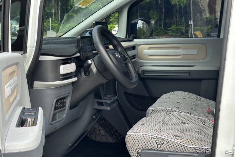 Used SAIC MAXUS Dana V1 2024 V1 Short Wheelbase Low-Roof Multi-Function Version (51 kWh)
