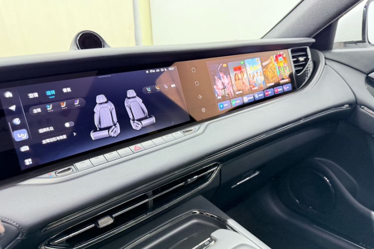 Used VOYAH FREE 2025 318 318 km Rear-Drive Touring Edition Audio And AC Panel