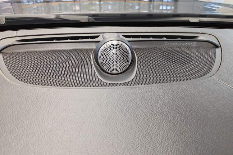 Used Volvo S90 New Energy 2019 T8 E-Drive Hybrid Honor Edition 3 Seats China VI Standard Interior 3