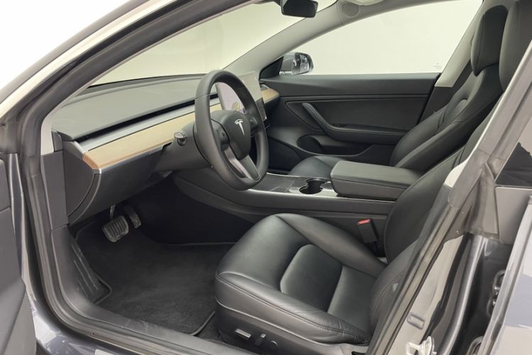 Used Tesla Model 3 2019 Long-Range All-Wheel-Drive Version
