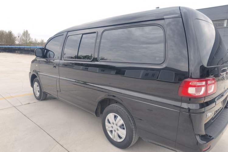 Used FORTHING Lingzhi 2023 M5L 1.6L Comfort 9-Seater Exterior 12