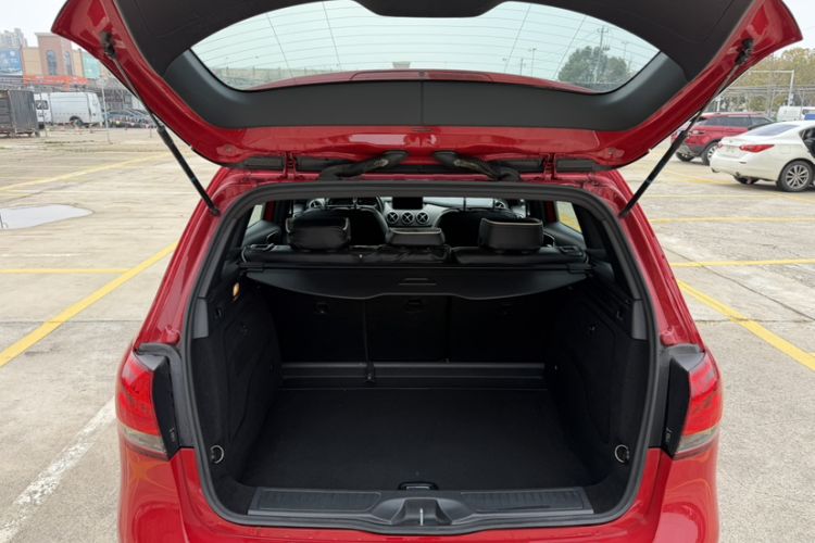 Used Mercedes-Benz B-Class 2017 B 180 Trunk