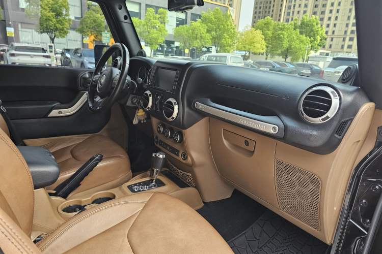 Used Jeep Wrangler 2013 3.6L Sahara Four-Door Edition