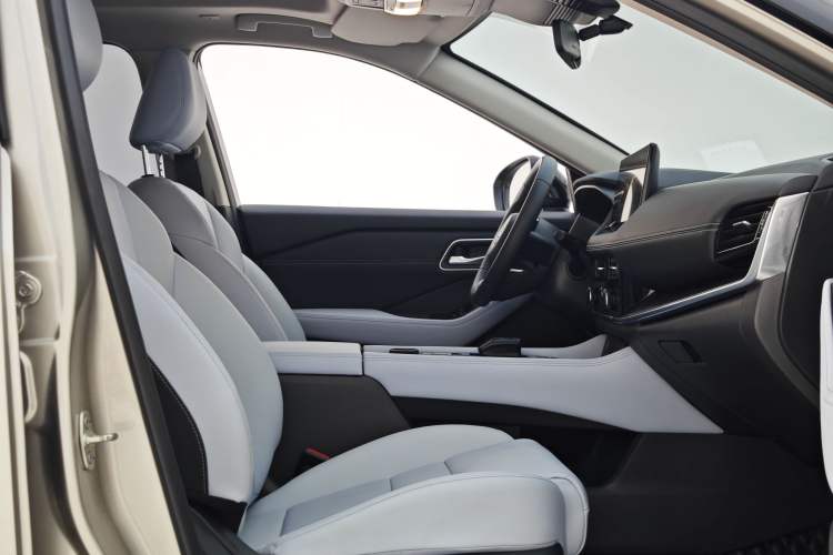 Used Nissan X-Trail 2023 e-POWER Ultra-Hybrid Dual-Motor All-Wheel-Drive Luxury Edition Right Front Seat