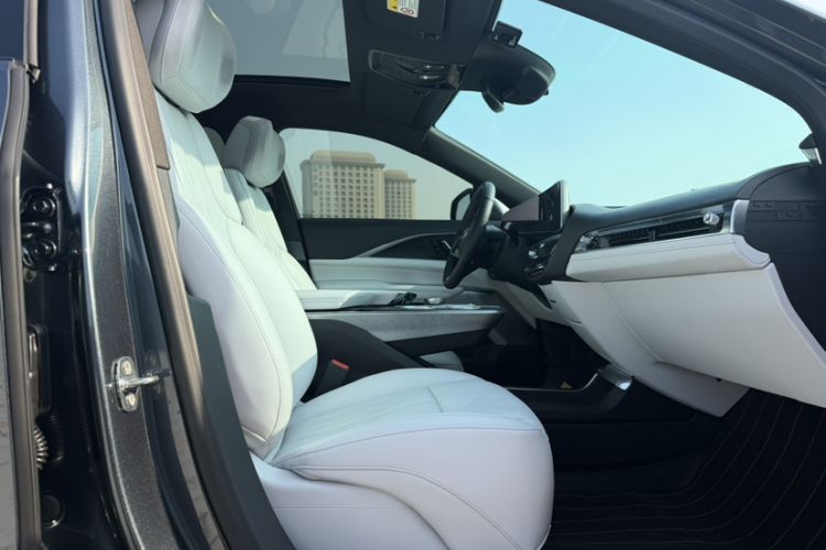 Used Cadillac LYRIQ 2024 Rear-Drive Standard Range Luxury Edition
