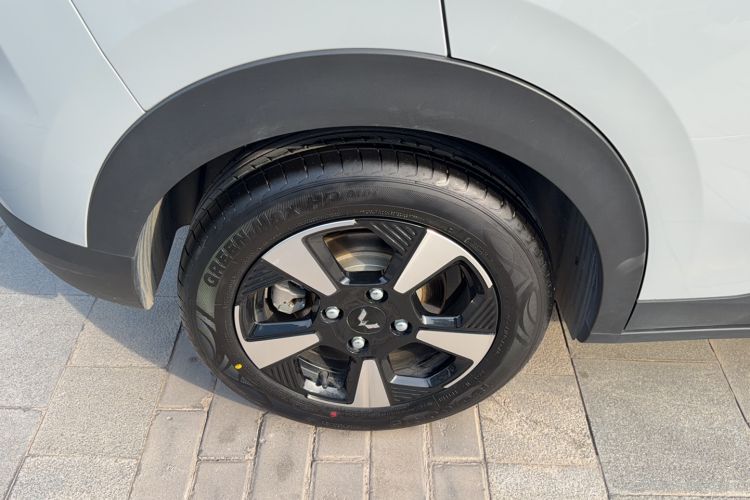 Used Wuling Bingo PLUS 2024 330 km Range Five-Seater Version
