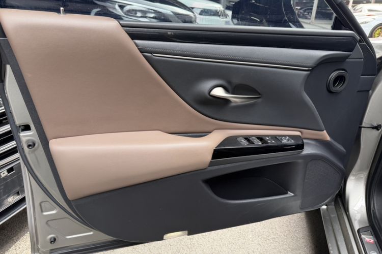 Used Lexus ES 2021 200 Excellence Edition
