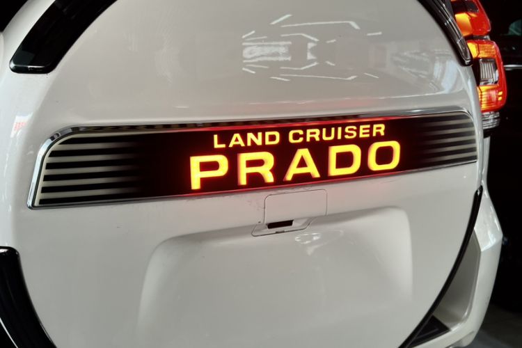 Used Toyota Prado 2018 3.5L Automatic TX-L with Rear-Mounted Spare Tire
