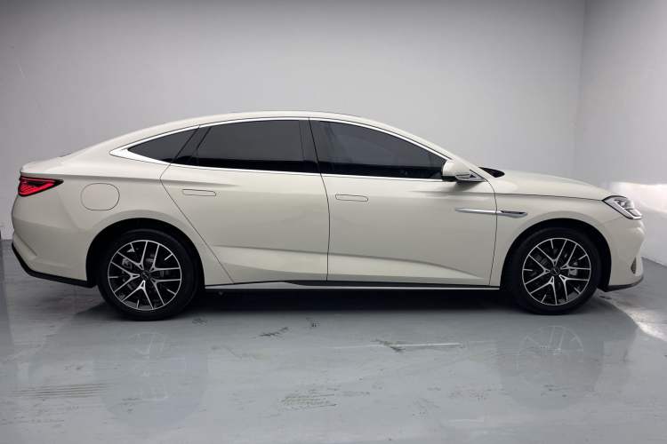 Used BYD Seal 07 DM-i 2025 DM-i 1.5L 125km Luxury Model Exterior 3