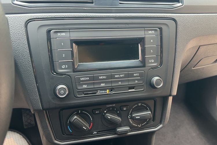 Used Volkswagen Santana 2016 1.6L Manual Fashion Edition
