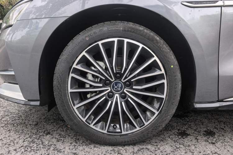 Used BYD Han 2020 DM Four-Wheel Drive Performance Edition Luxury Model Interior 5