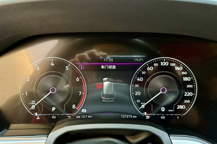 Used Volkswagen Touareg 2020 3.0 TSI Luxury Edition China VI Odometer Close Up