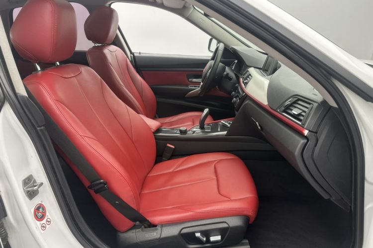 Used BMW 3 Series GT 2017 320i Sport Edition Right Front Seat