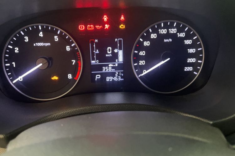 Used Hyundai ix25 2015 1.6L Automatic Two-Wheel Drive Fashionable GS Model Odometer Close Up