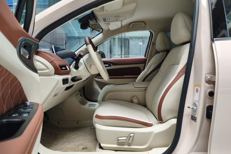 Used ORA Good Cat 2023 401 km Standard Range Luxury Version Lithium Iron Phosphate
