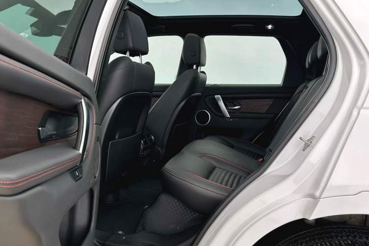 Used Land Rover Discovery Sport 2020 249 PS R-Dynamic Performance Edition Interior 3