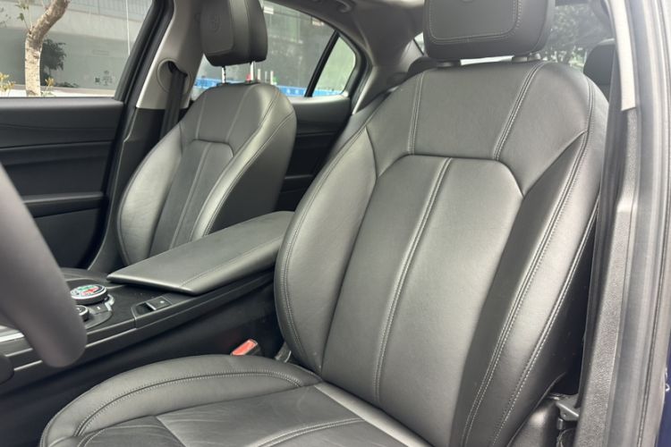 Used Alfa Romeo Giulia 2017 2.0T 280HP Luxury Edition
