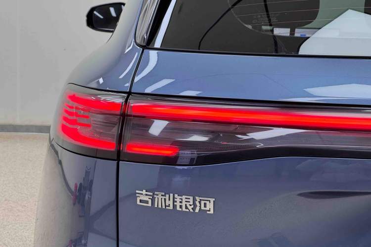 Used Geely Galaxy Xingjian 7 EM-i 2025 120km Flagship Edition
