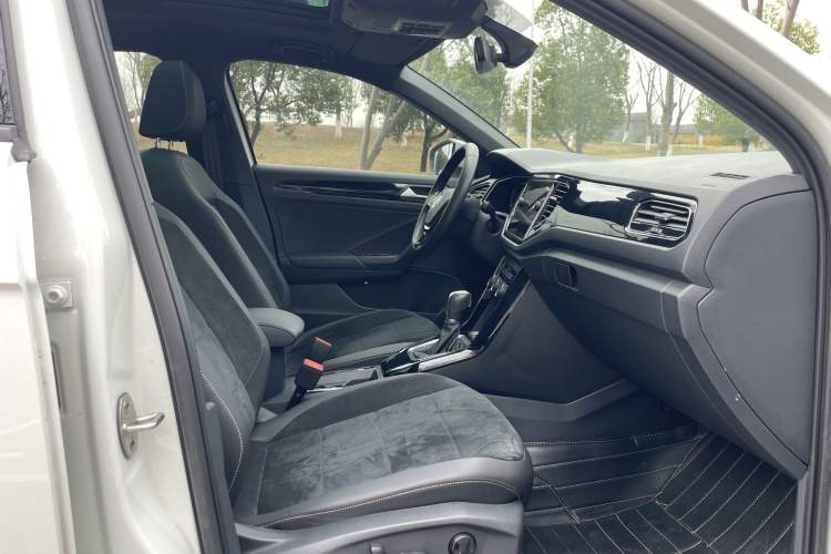 Used Volkswagen T-ROC 2018 280TSI DSG Two-Wheel-Drive Luxury Version China V Emission Standard Interior 5