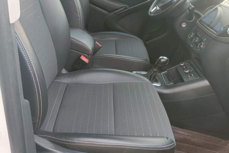 Used Volkswagen Tiguan L 2017 300TSI Automatic Two-Wheel Drive Silk Road Luxury Edition
