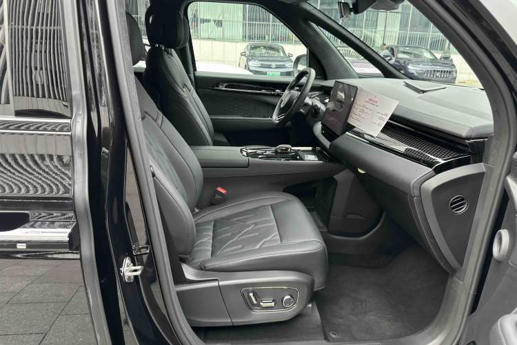 Used Zeekr 009 2024 7-Seater Walk-Through Version Four-Wheel Drive 108 kWh Interior 11