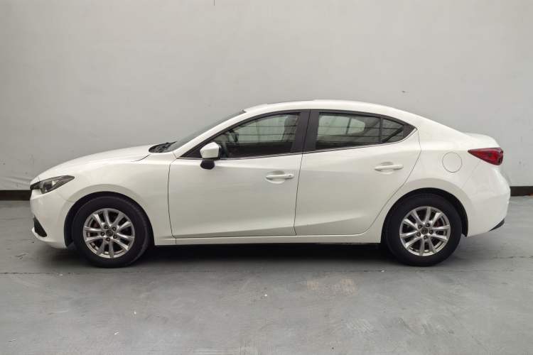 Used Mazda 3 Axela 2014 Sedan 1.5L Automatic Luxury Model

