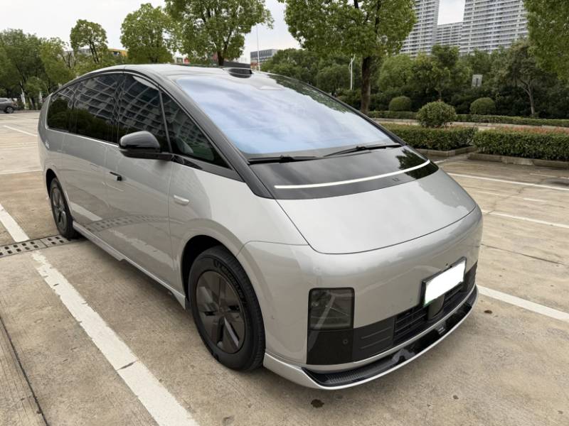 Used Li Auto MEGA 2025 Home Family Special Edition — 28
