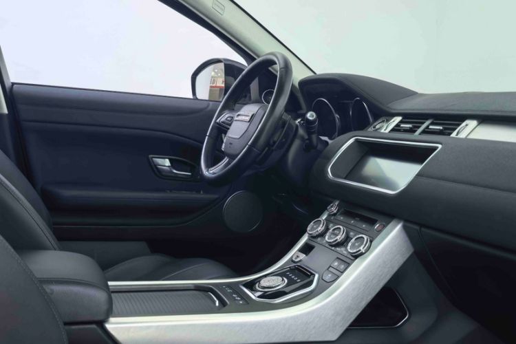 Used Land Rover Range Evoque 2018 240 PS SE Smart Brilliance Edition Interior 4