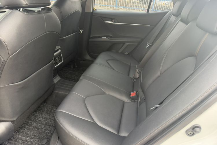 Used Toyota Camry 2021 2.0G Luxury Edition
