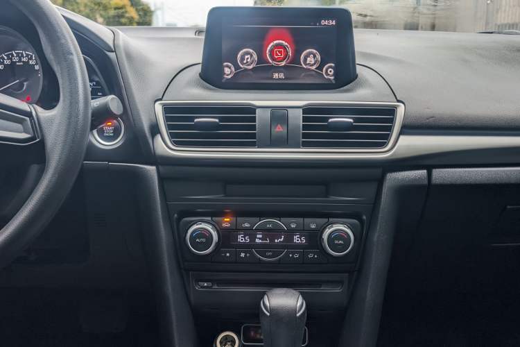 Used Mazda 3 Axela 2017 Hatchback 1.5L Automatic Luxury Model Emission Standard China V Interior 3