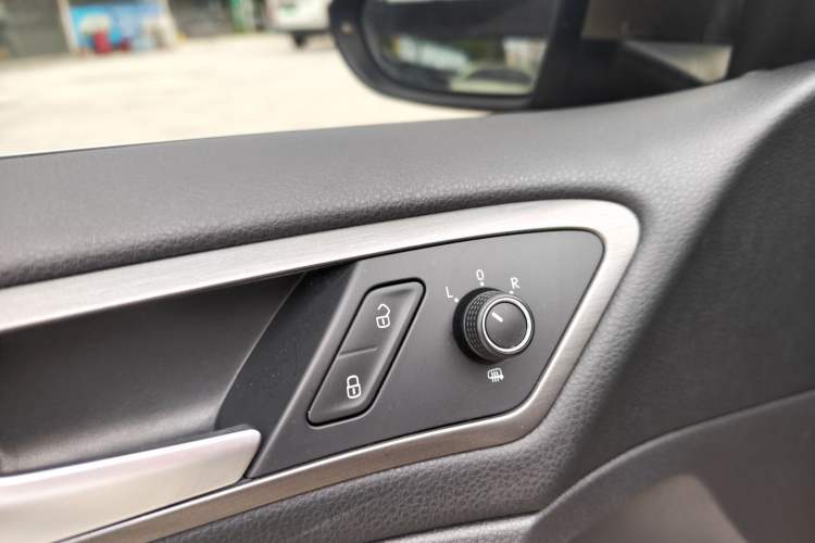 Used Volkswagen Golf 2015 1.4TSI Automatic Luxury Model Interior 1