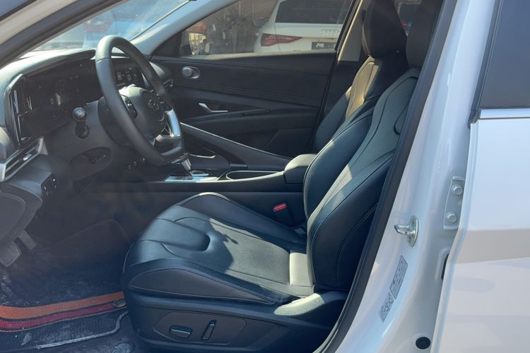 Used Hyundai Elantra 2022 1.5L CVT LUX Prestige Edition
