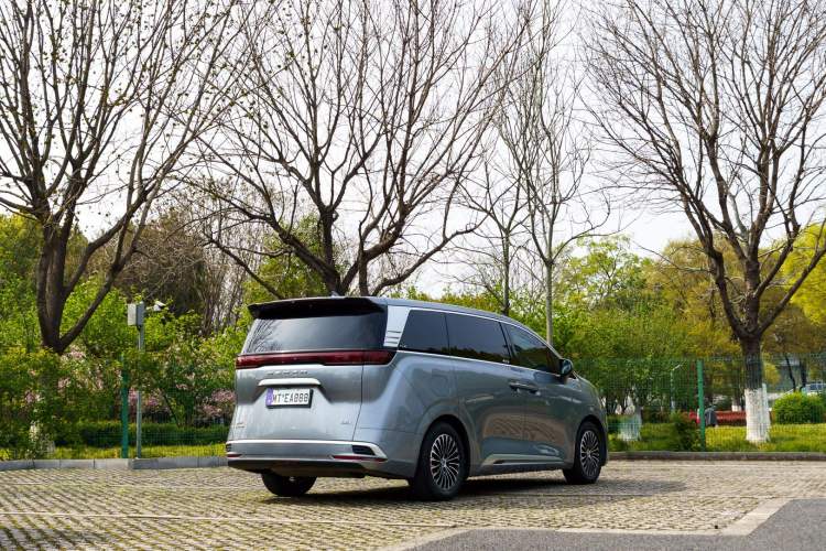 Used Denza D9 2022 DM-i 970 Four-Wheel Drive Prestige Model Exterior 3